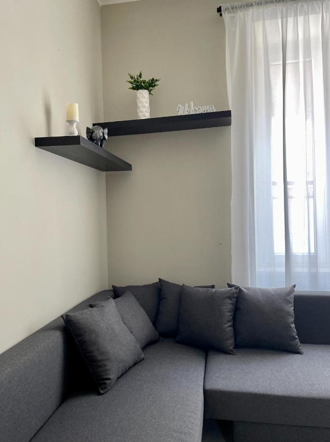 Grey Apartment Caiazzo Екстериор снимка
