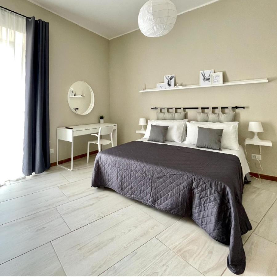 Grey Apartment Caiazzo Екстериор снимка