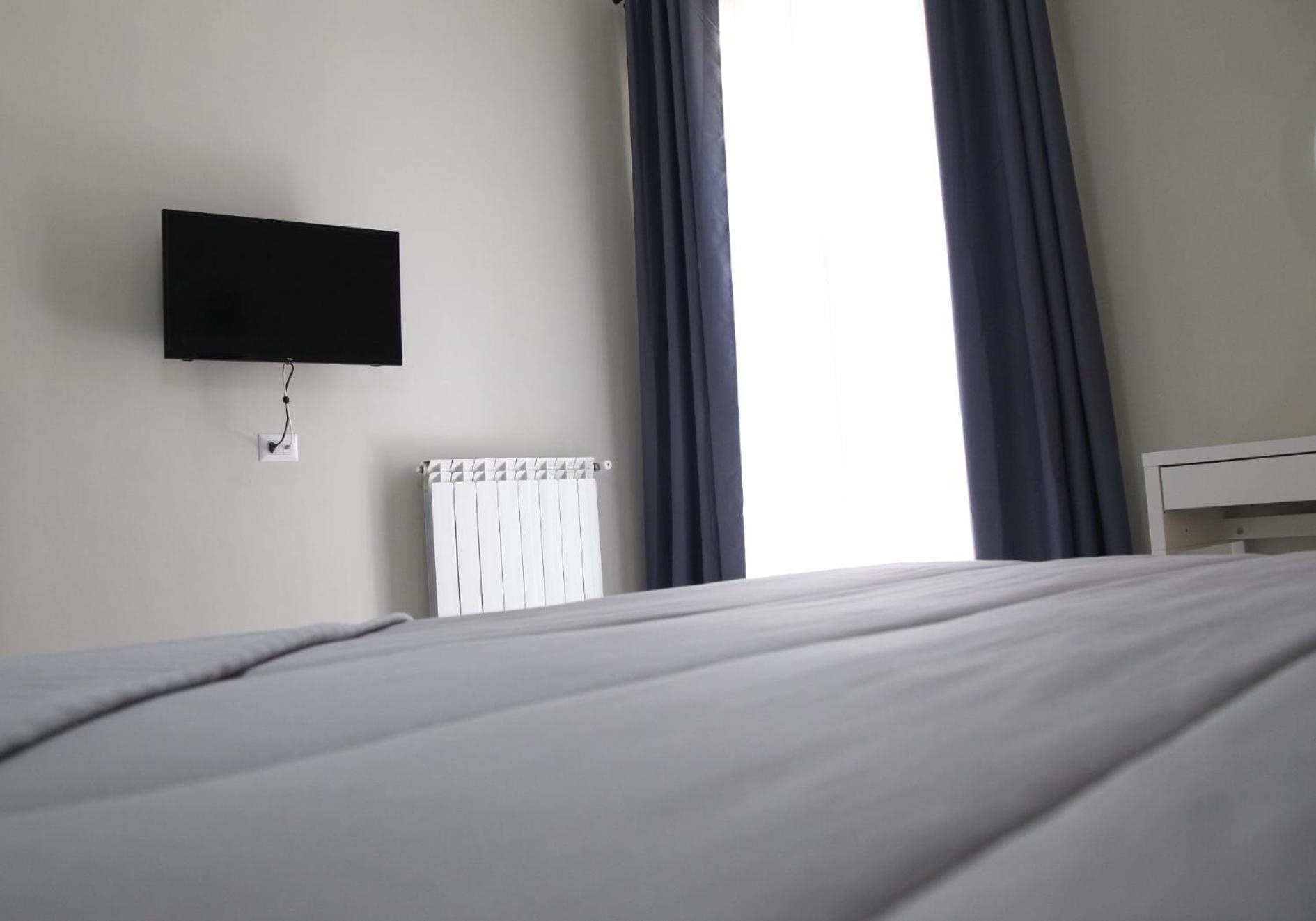 Grey Apartment Caiazzo Екстериор снимка
